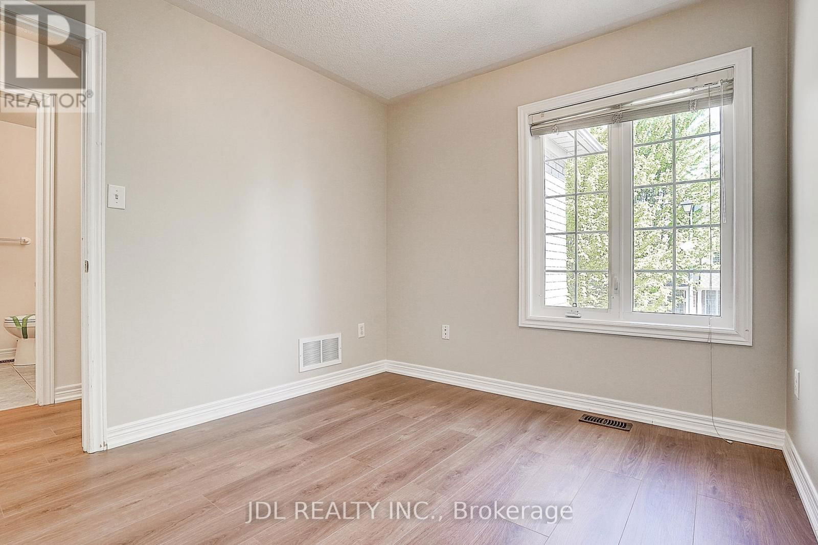 64 PILLAR ROCK CRESCENT Image 30