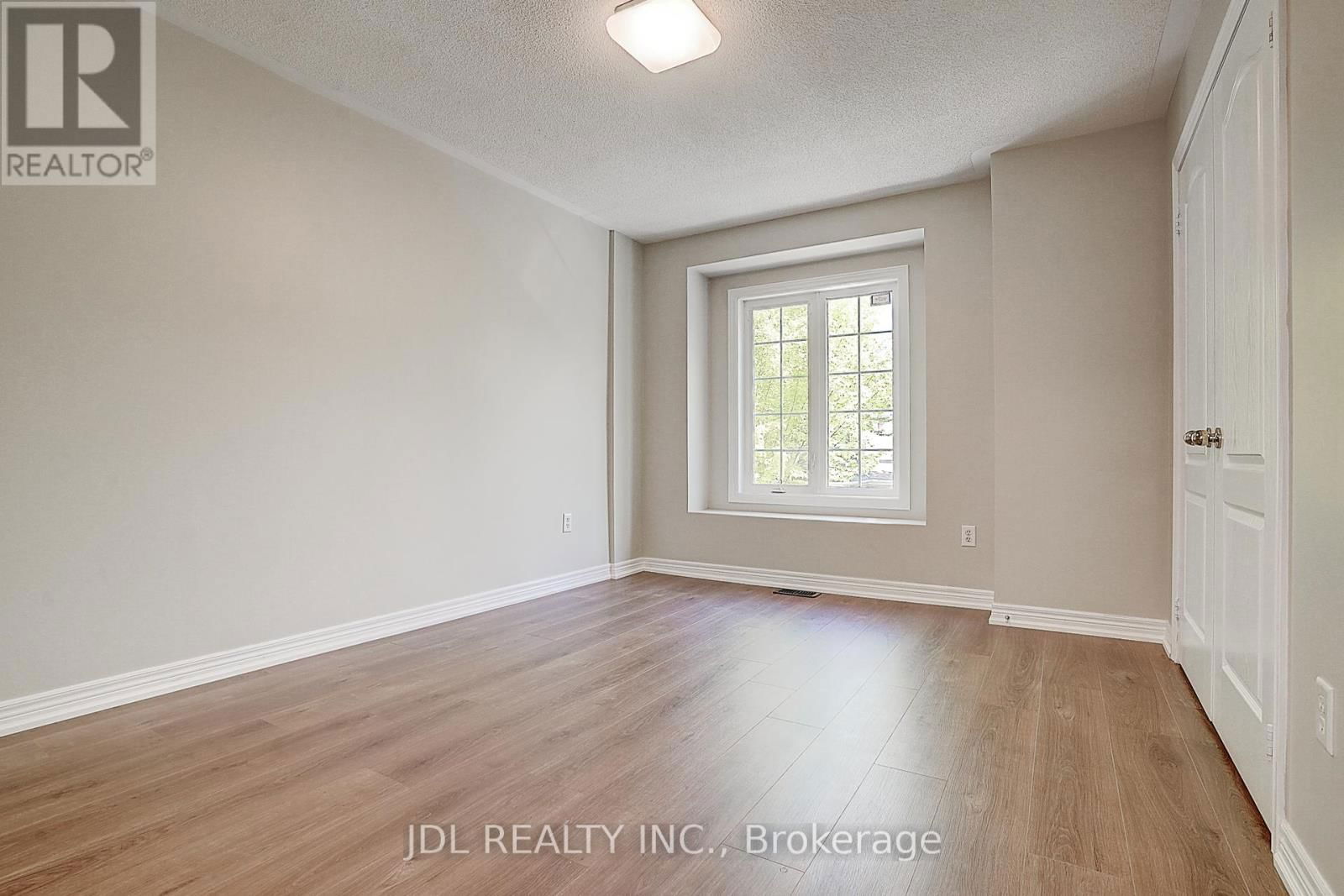 64 PILLAR ROCK CRESCENT Image 31