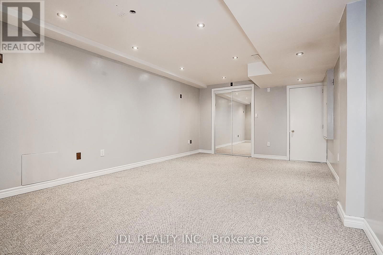 64 PILLAR ROCK CRESCENT Image 32