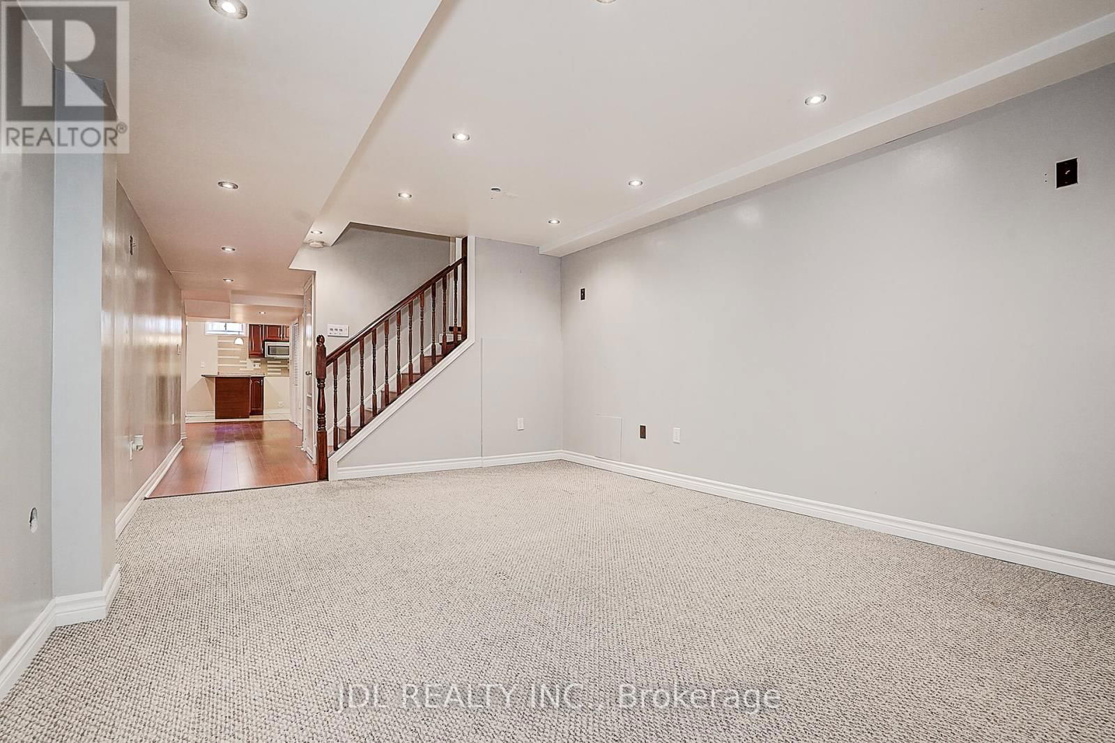 64 PILLAR ROCK CRESCENT Image 33