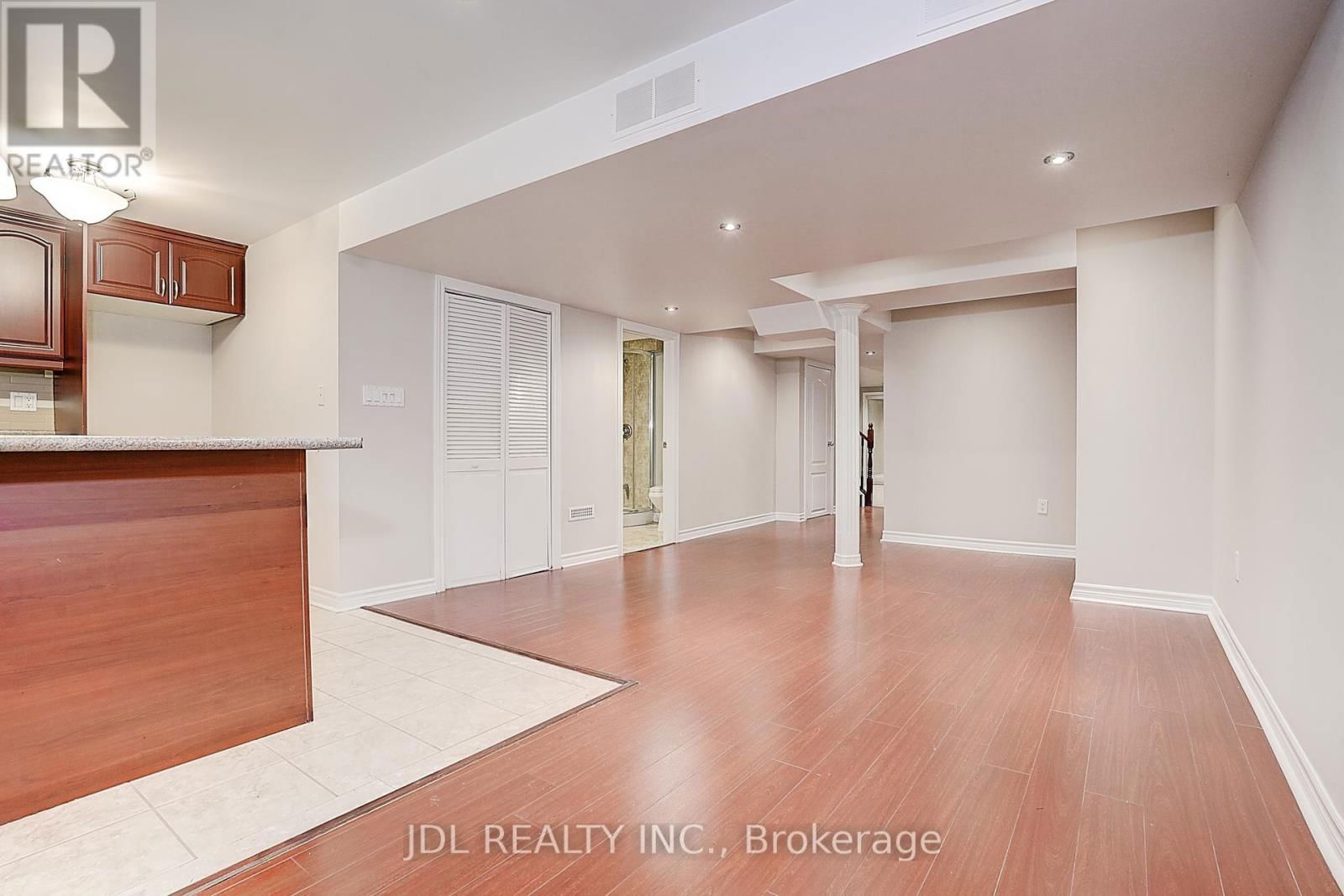 64 PILLAR ROCK CRESCENT Image 34