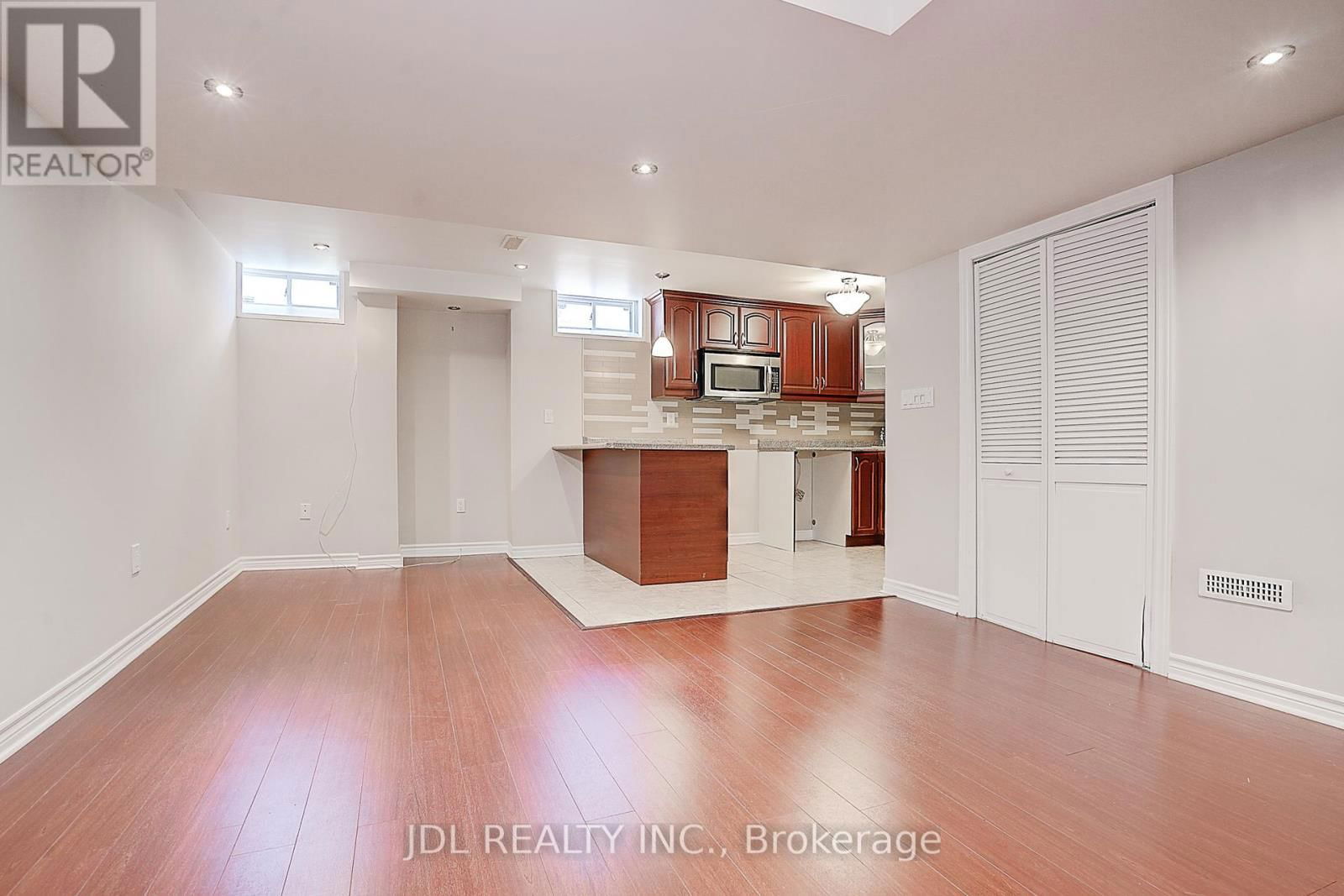 64 PILLAR ROCK CRESCENT Image 35