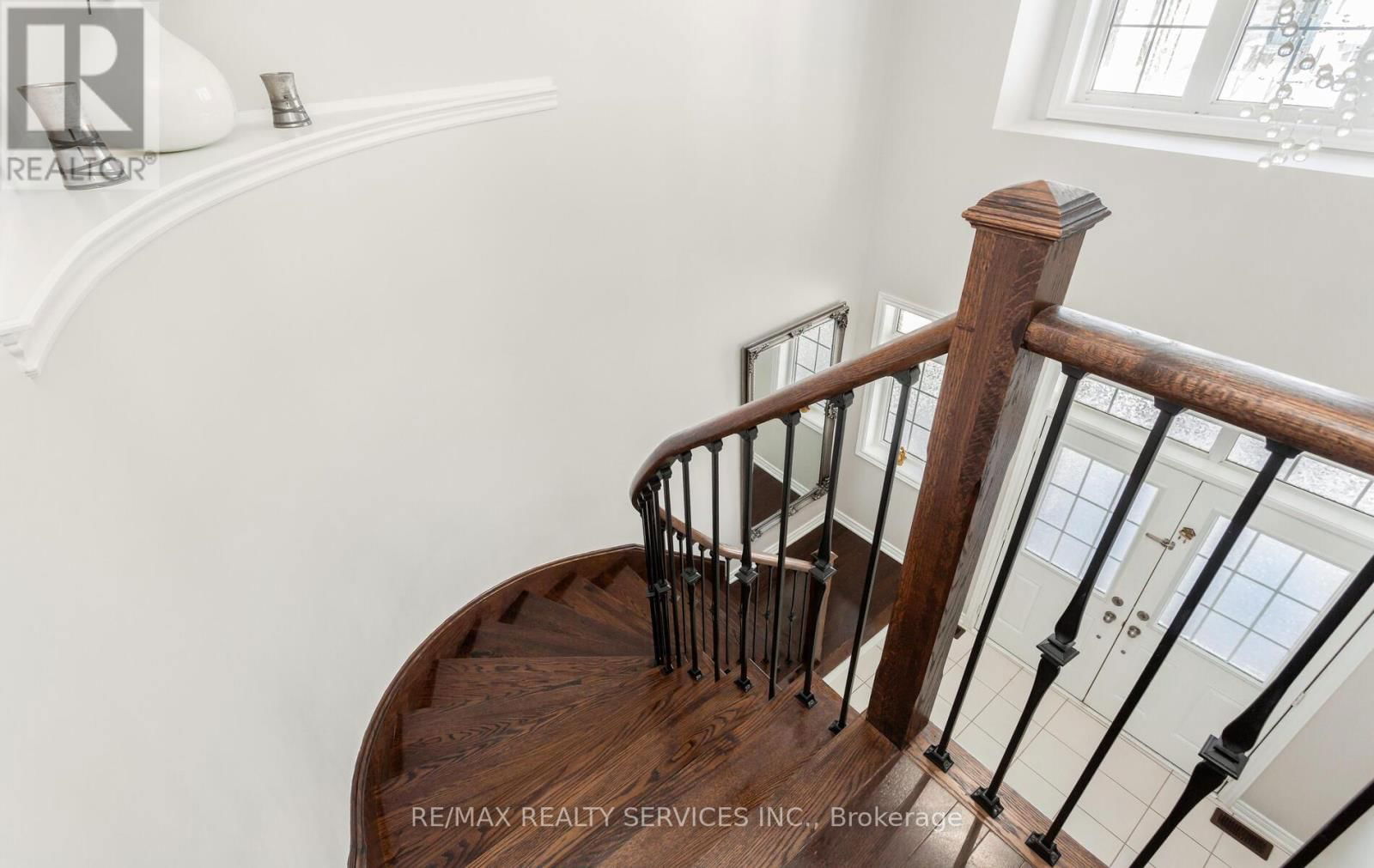 153 ALGOMA DRIVE Image 19