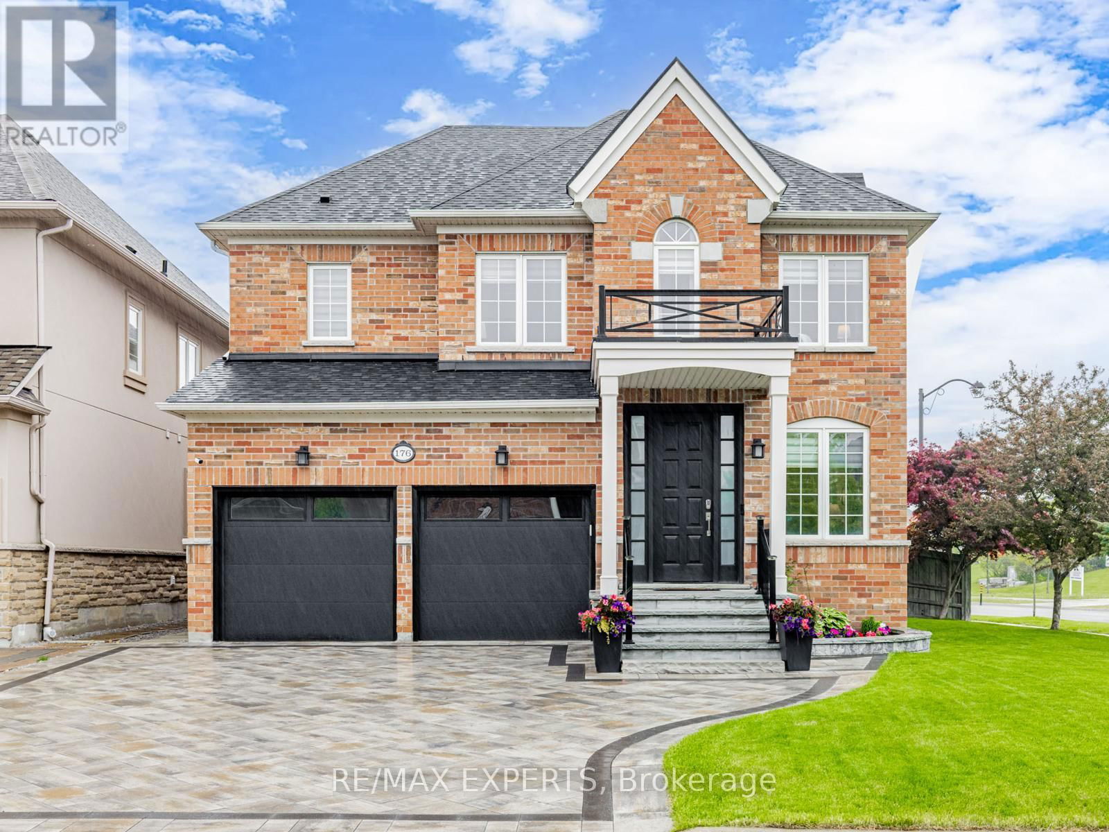 176 SIR STEVENS DRIVE Image 1