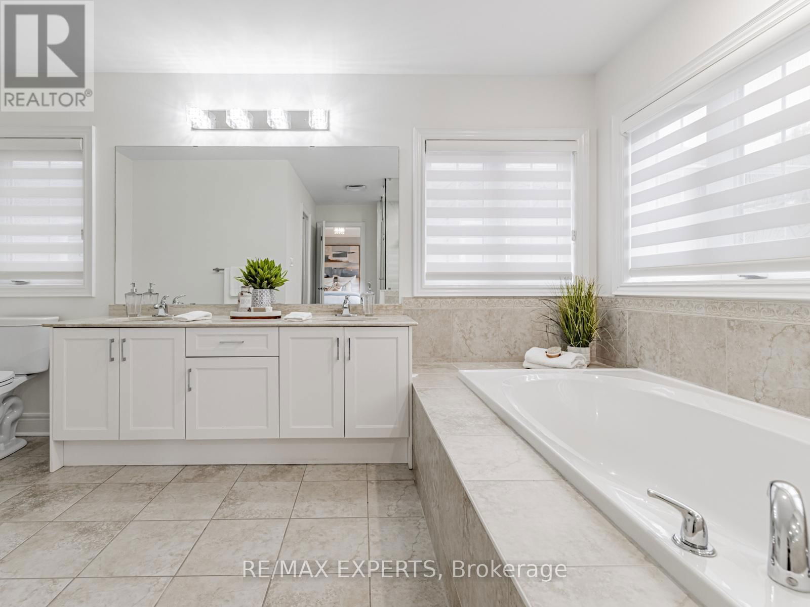 176 SIR STEVENS DRIVE Image 21