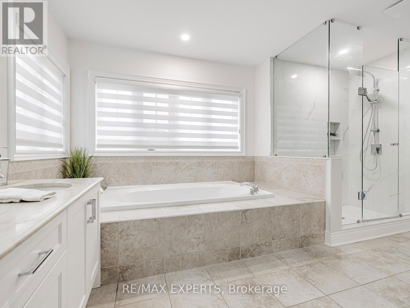 176 SIR STEVENS DRIVE Image 22