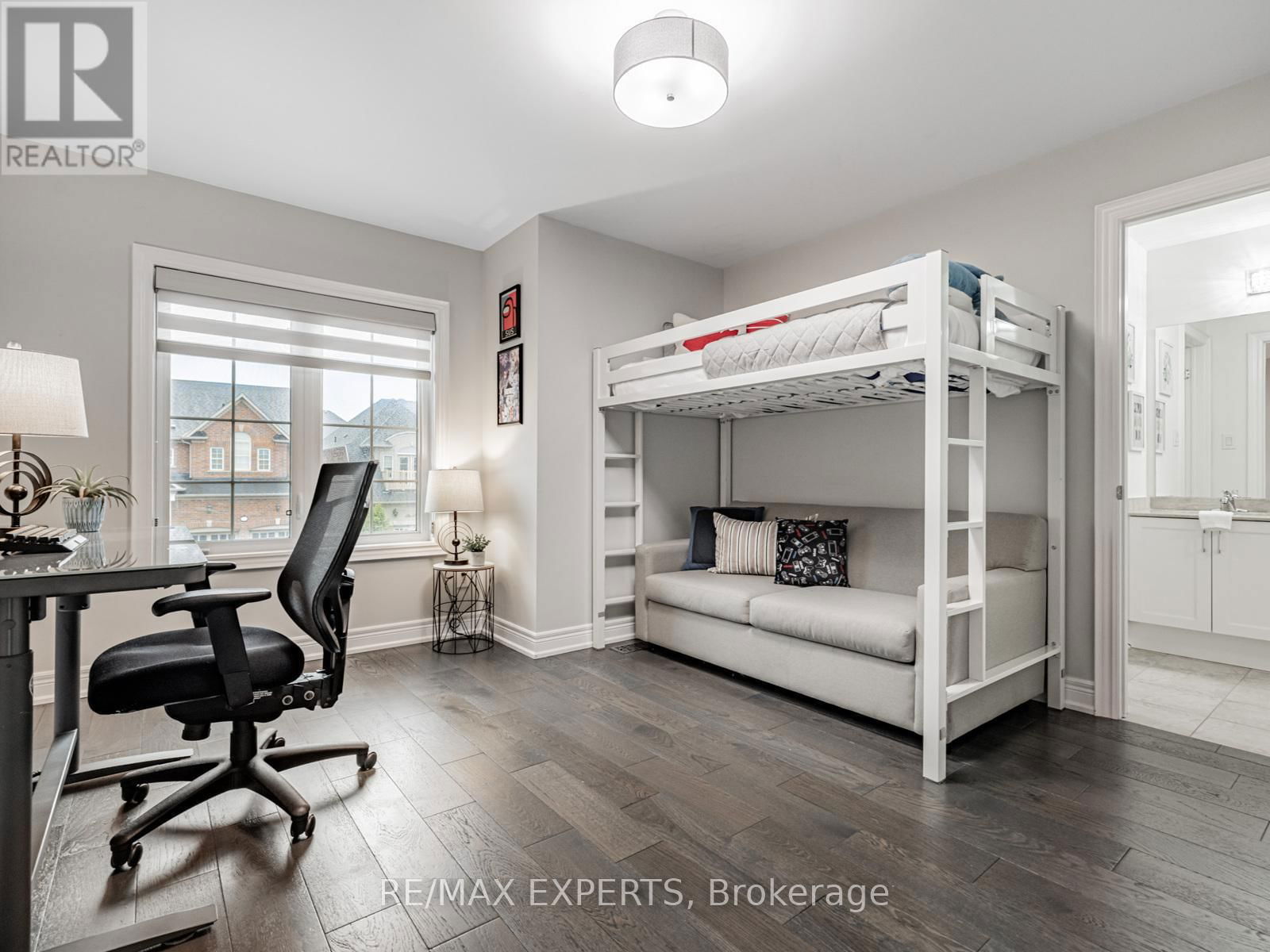 176 SIR STEVENS DRIVE Image 25