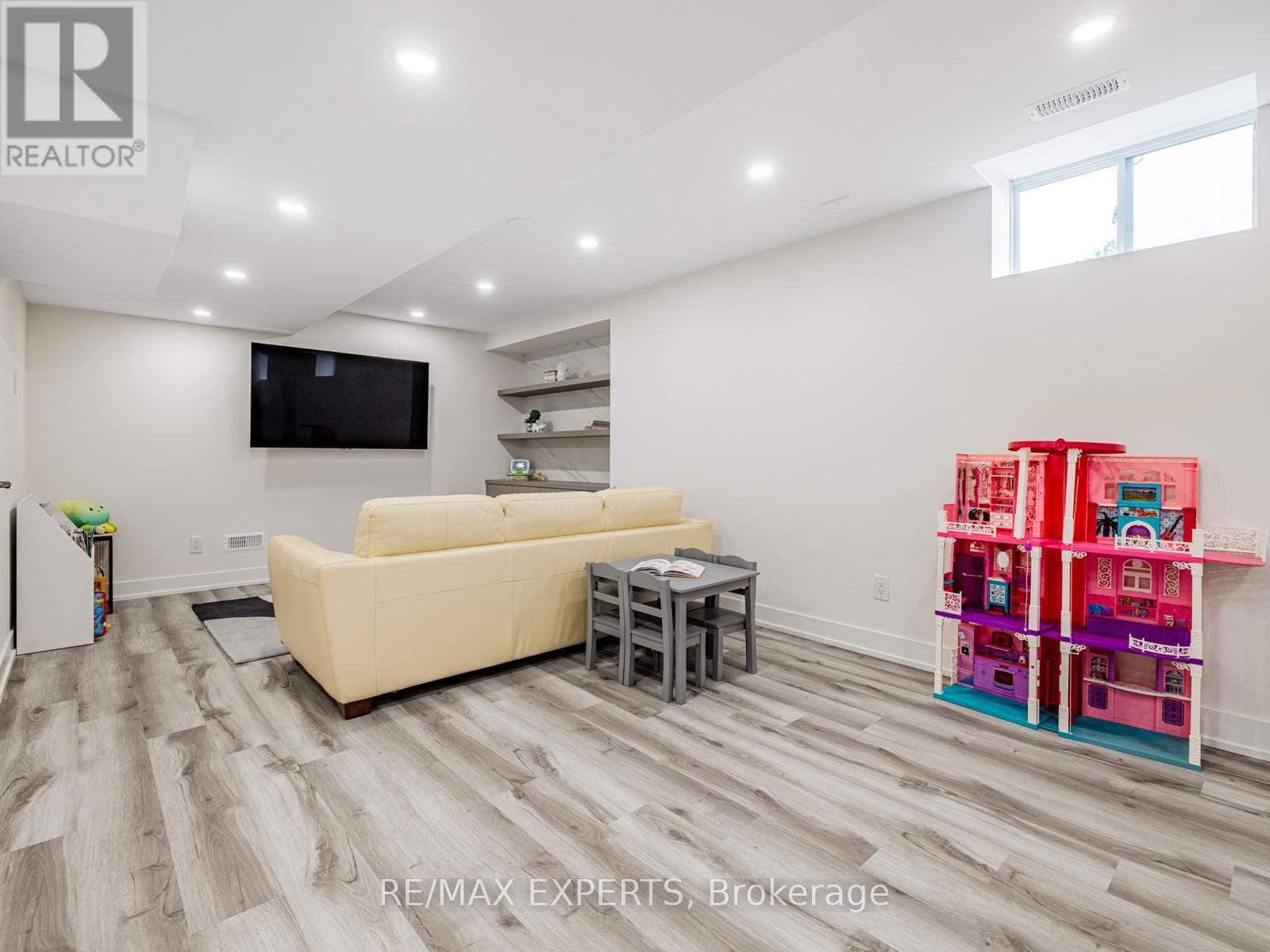 176 SIR STEVENS DRIVE Image 30