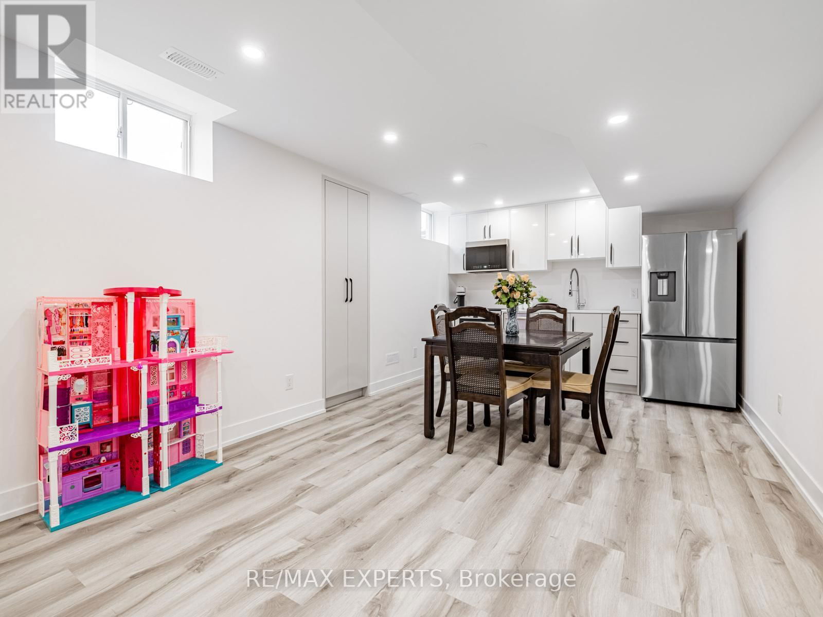 176 SIR STEVENS DRIVE Image 31