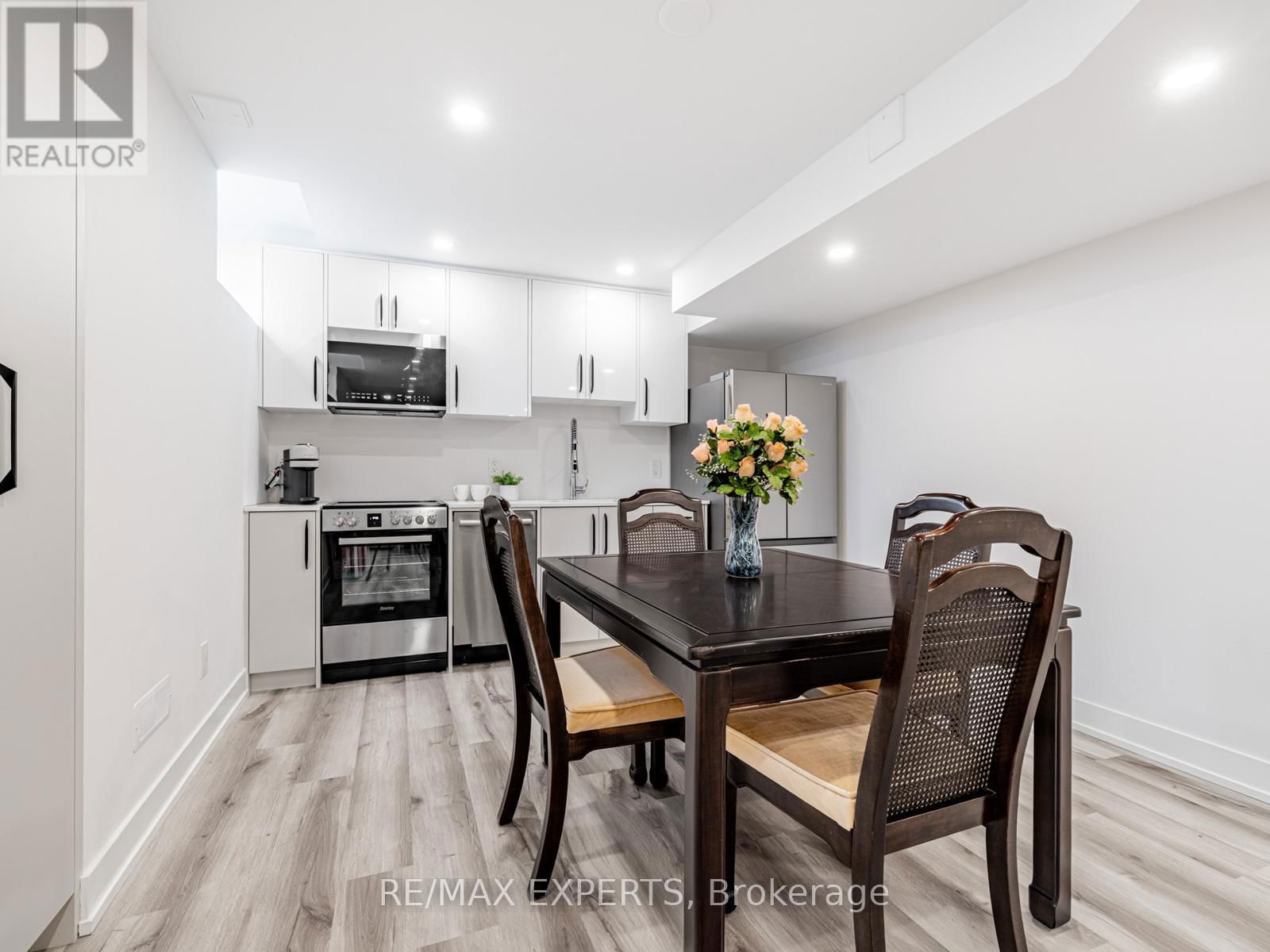 176 SIR STEVENS DRIVE Image 32