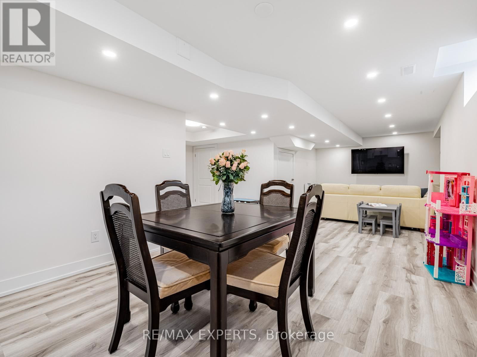 176 SIR STEVENS DRIVE Image 33