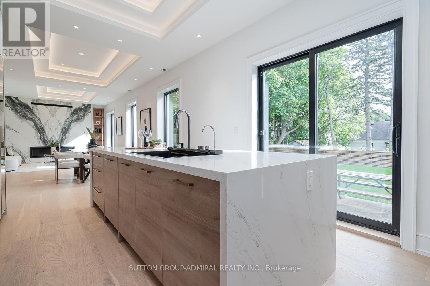 98 BABCOMBE DRIVE Image 13