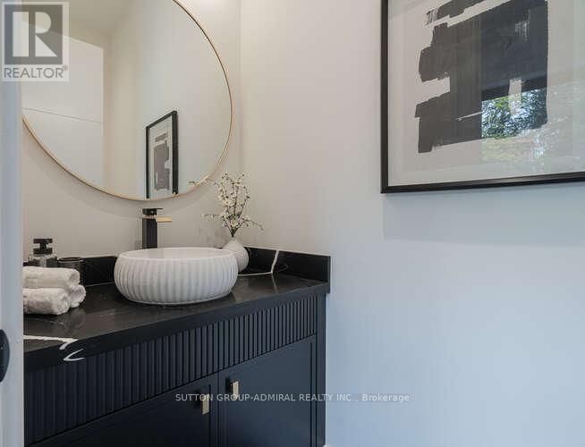 98 BABCOMBE DRIVE Image 15