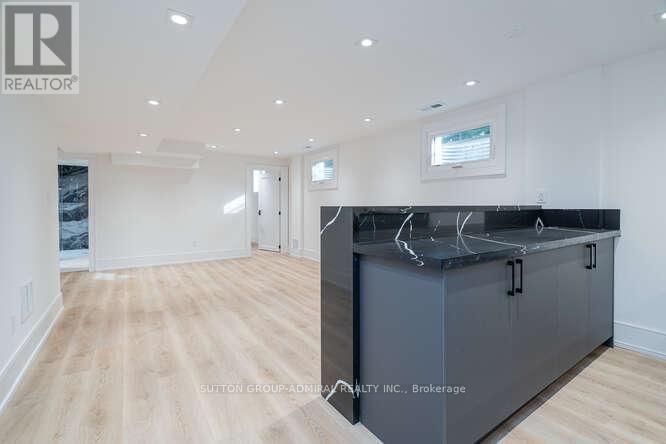 98 BABCOMBE DRIVE Image 36
