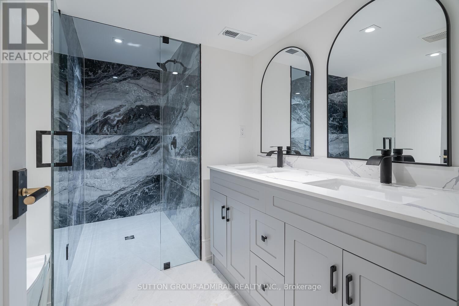 98 BABCOMBE DRIVE Image 37