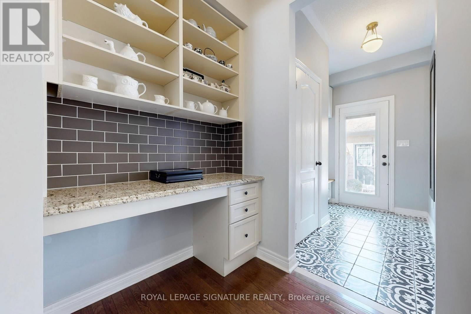 72 AUTUMN GLOW DRIVE Image 11