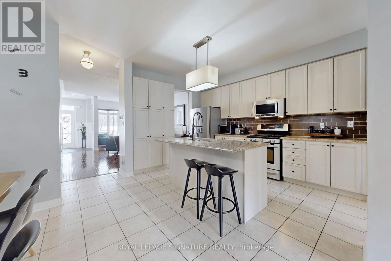 72 AUTUMN GLOW DRIVE Image 9