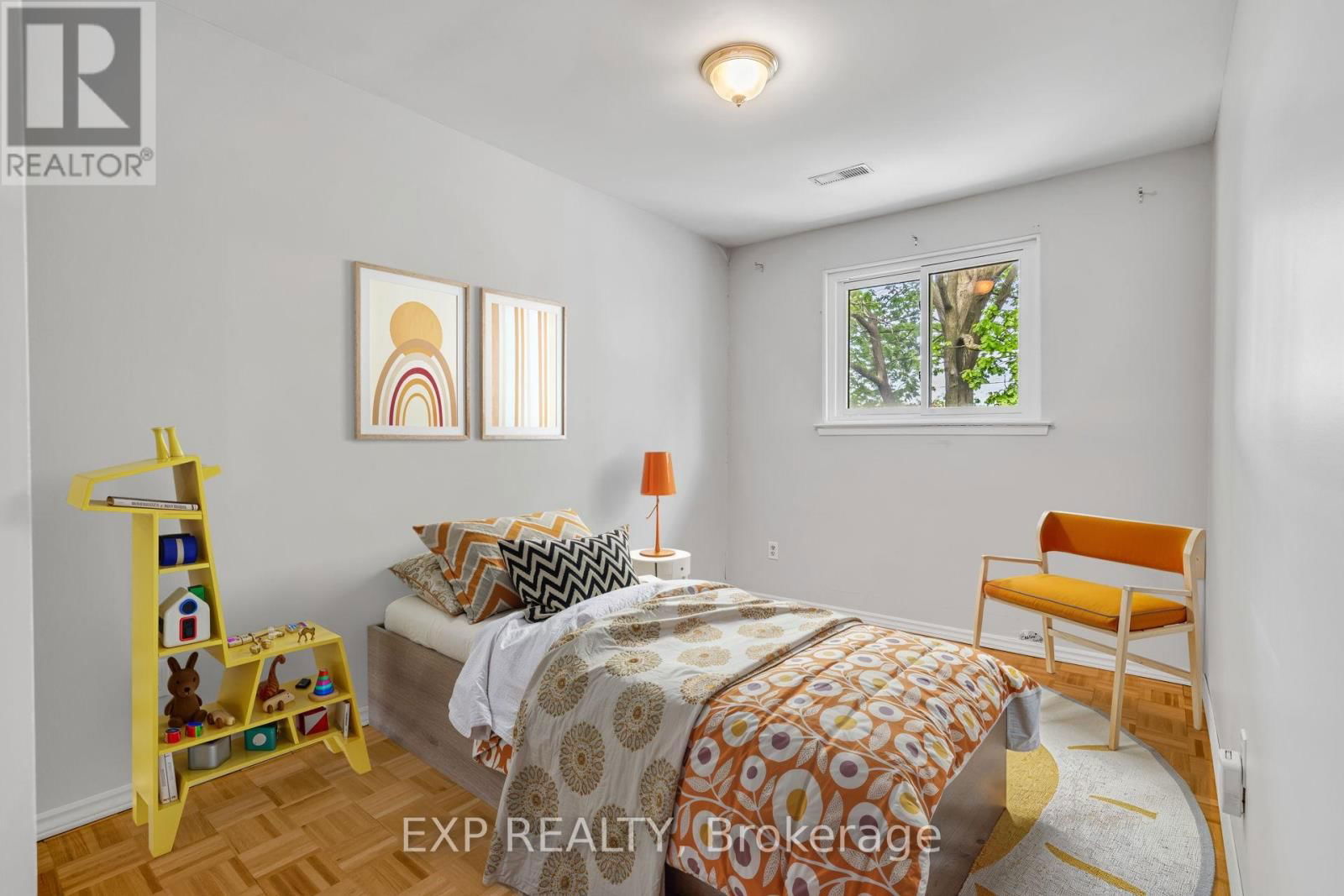 325 - 22 NILES WAY Image 11