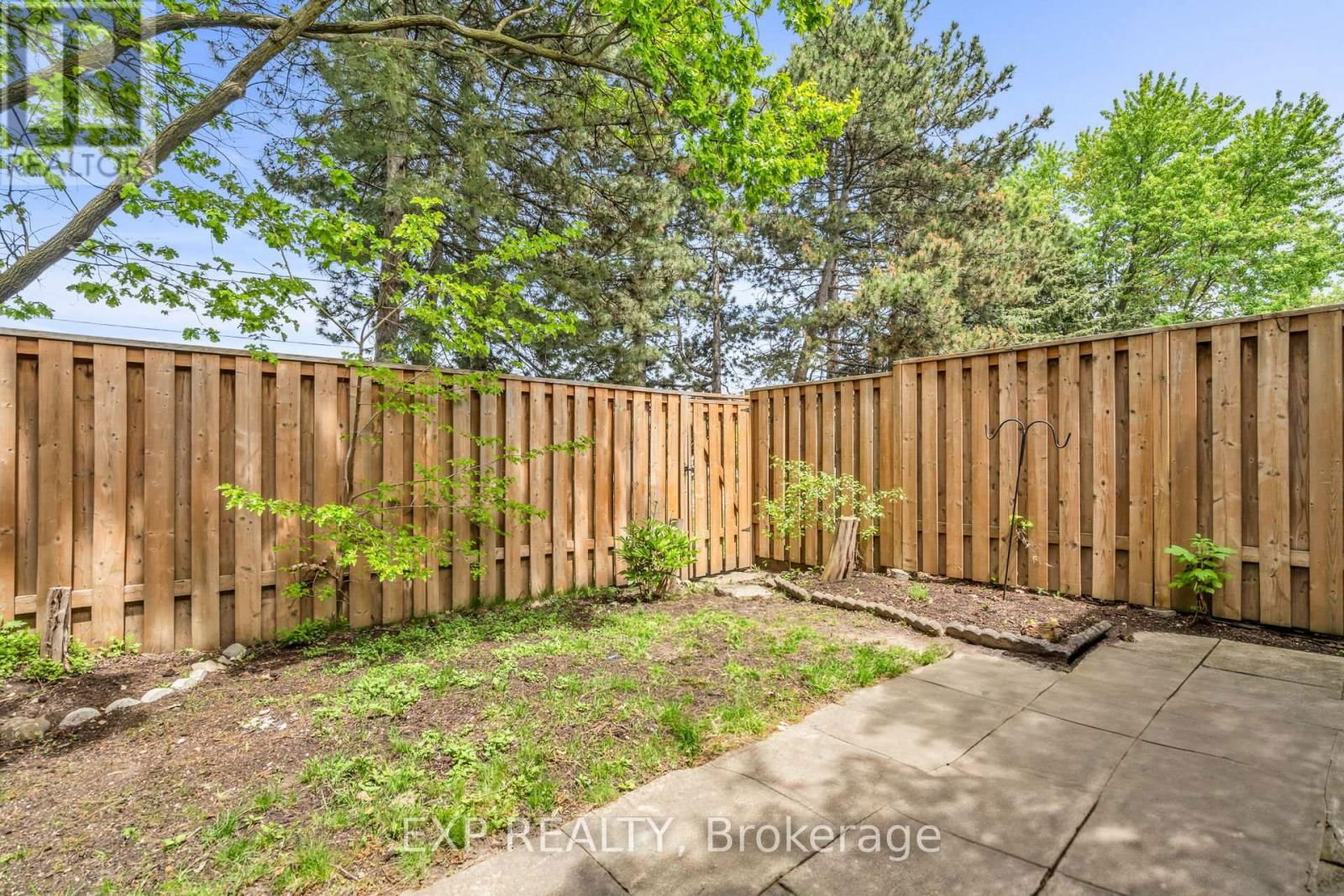 325 - 22 NILES WAY Image 16
