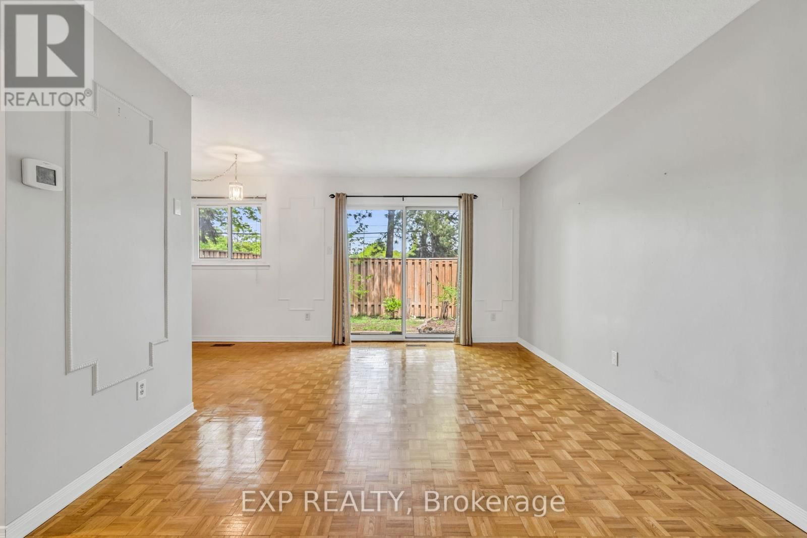 325 - 22 NILES WAY Image 18