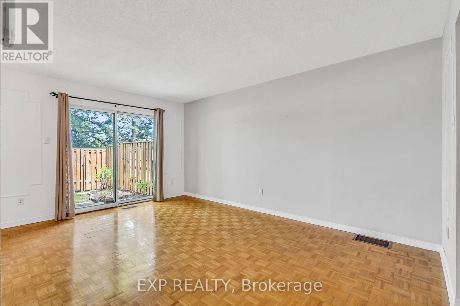 325 - 22 NILES WAY Image 19