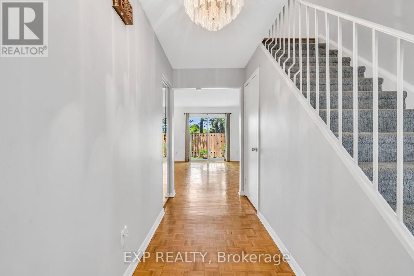 325 - 22 NILES WAY Image 2
