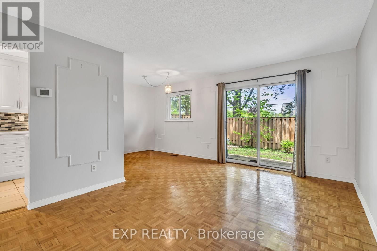 325 - 22 NILES WAY Image 20
