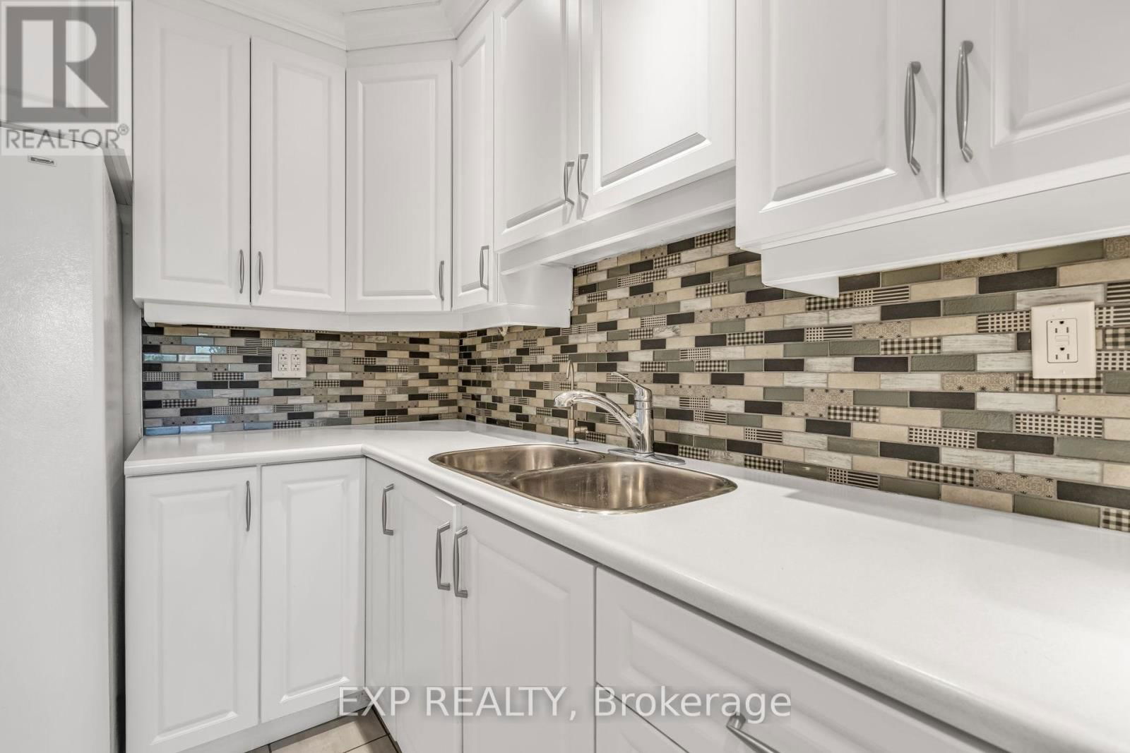 325 - 22 NILES WAY Image 24