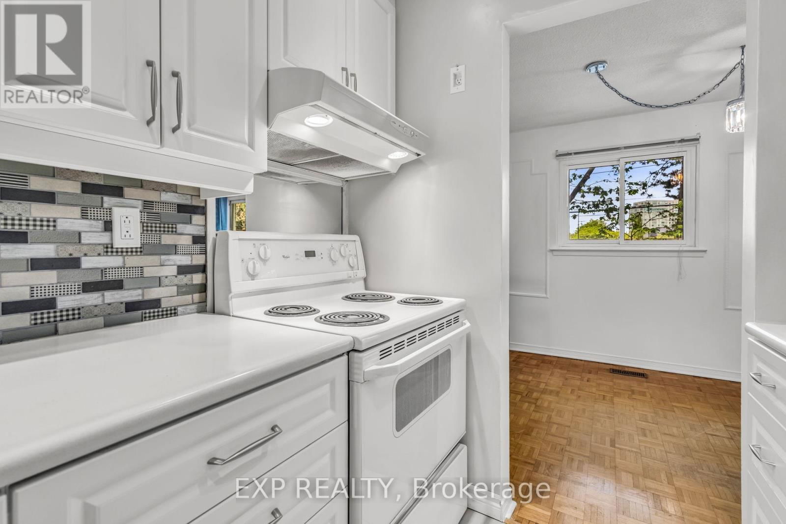 325 - 22 NILES WAY Image 26