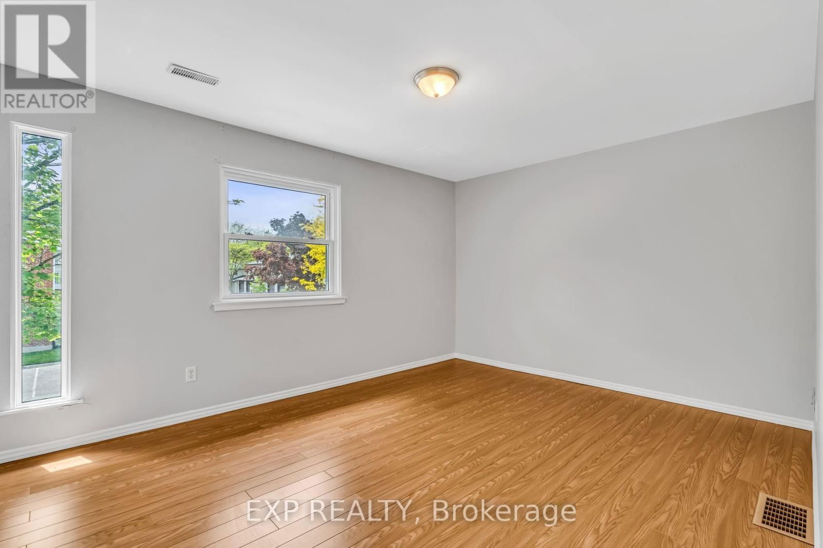 325 - 22 NILES WAY Image 29