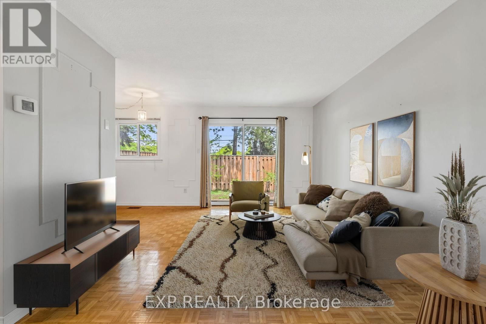 325 - 22 NILES WAY Image 3