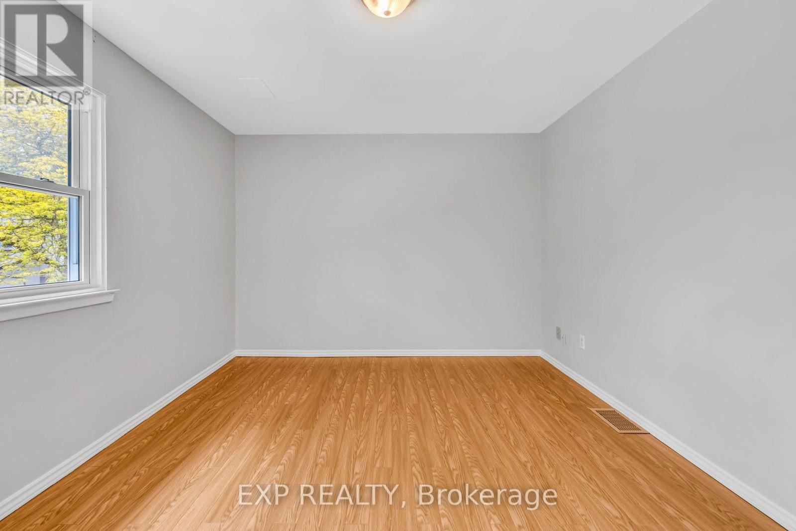 325 - 22 NILES WAY Image 30