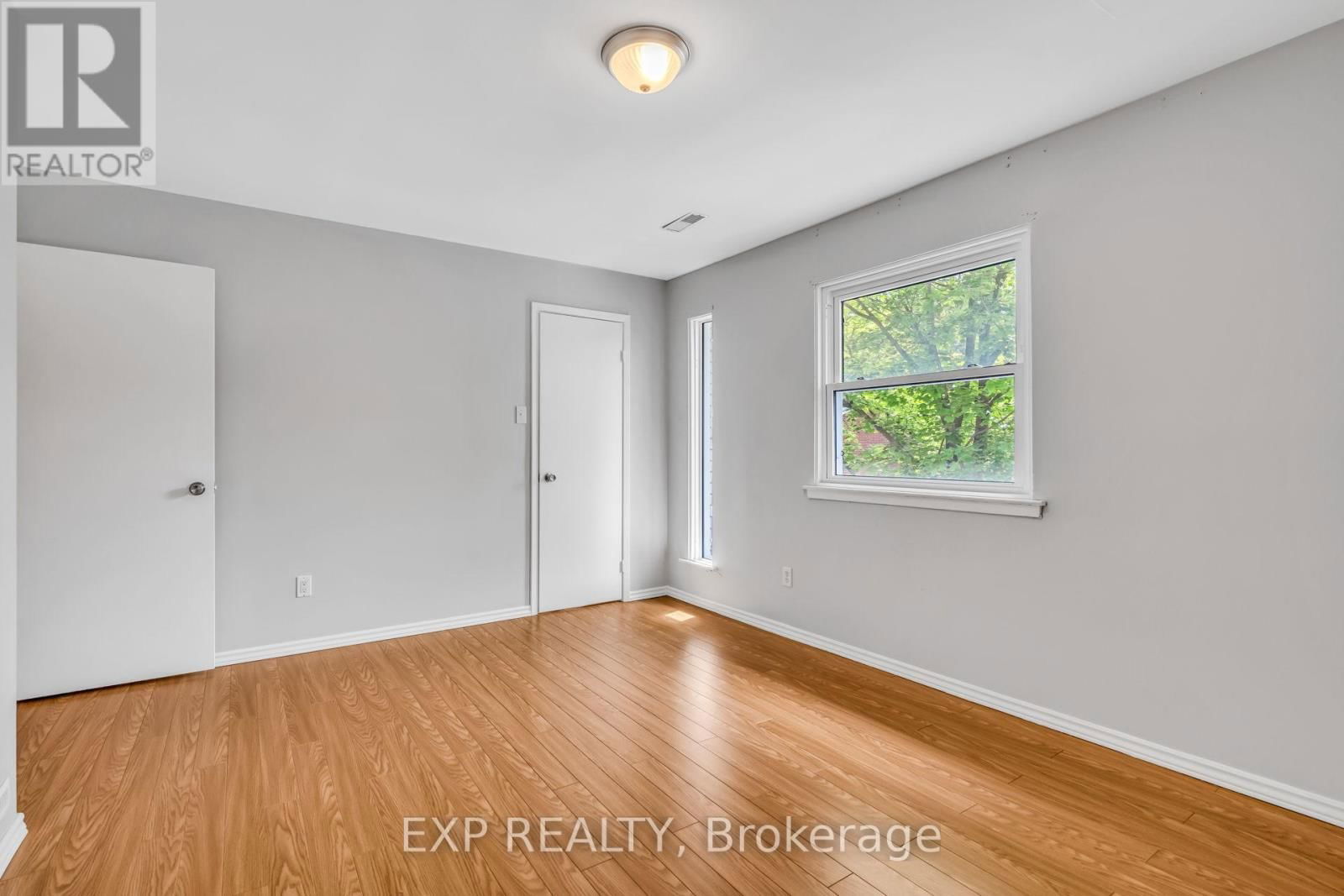 325 - 22 NILES WAY Image 32