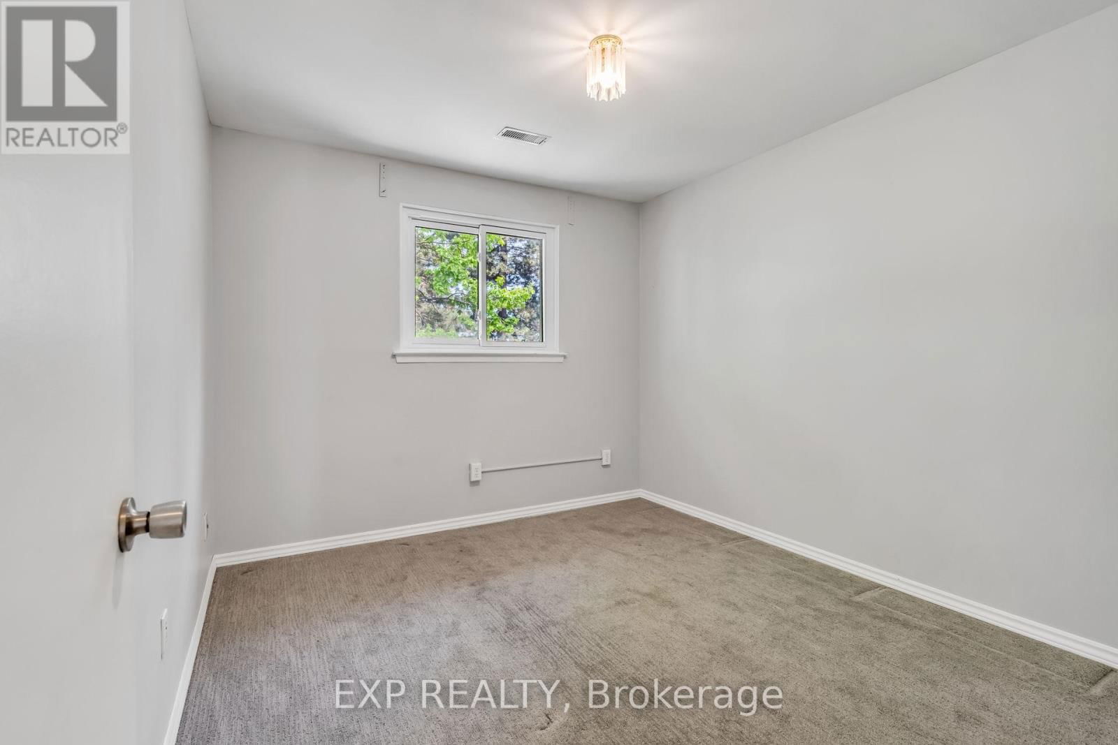 325 - 22 NILES WAY Image 34