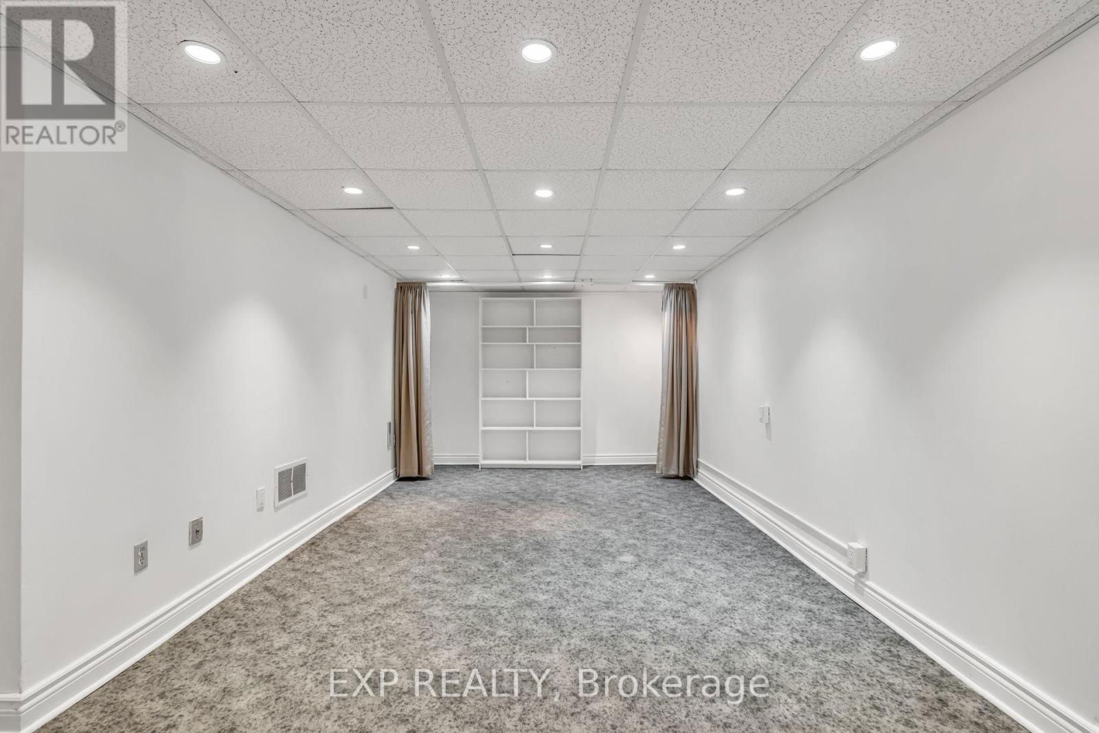 325 - 22 NILES WAY Image 38