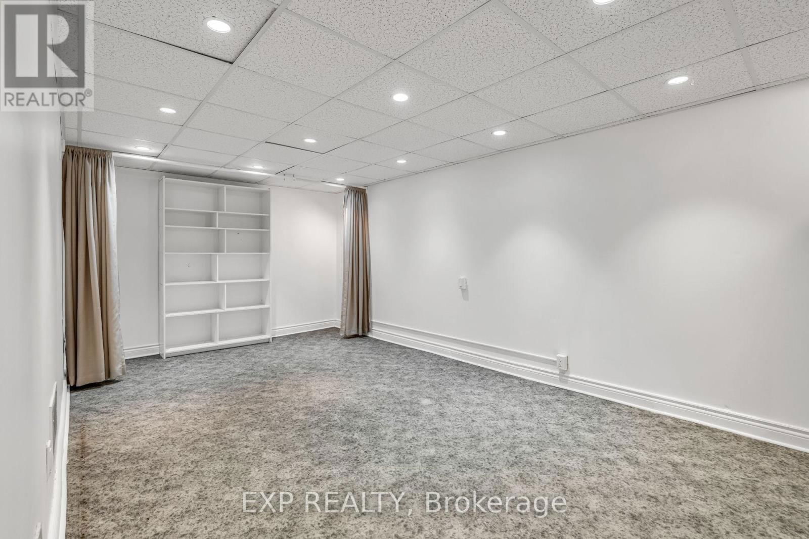 325 - 22 NILES WAY Image 39