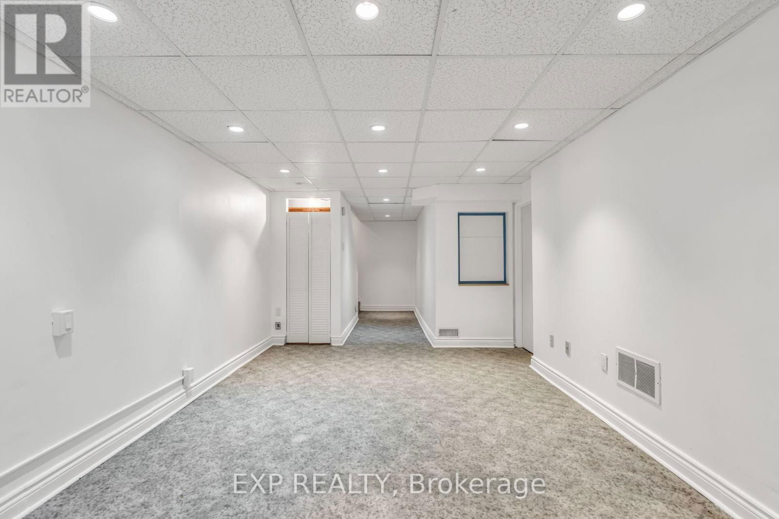325 - 22 NILES WAY Image 41