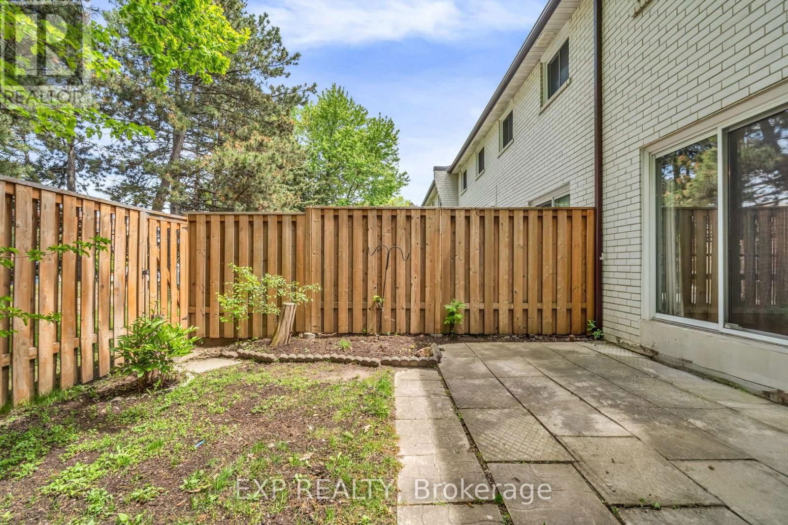 325 - 22 NILES WAY Image 45