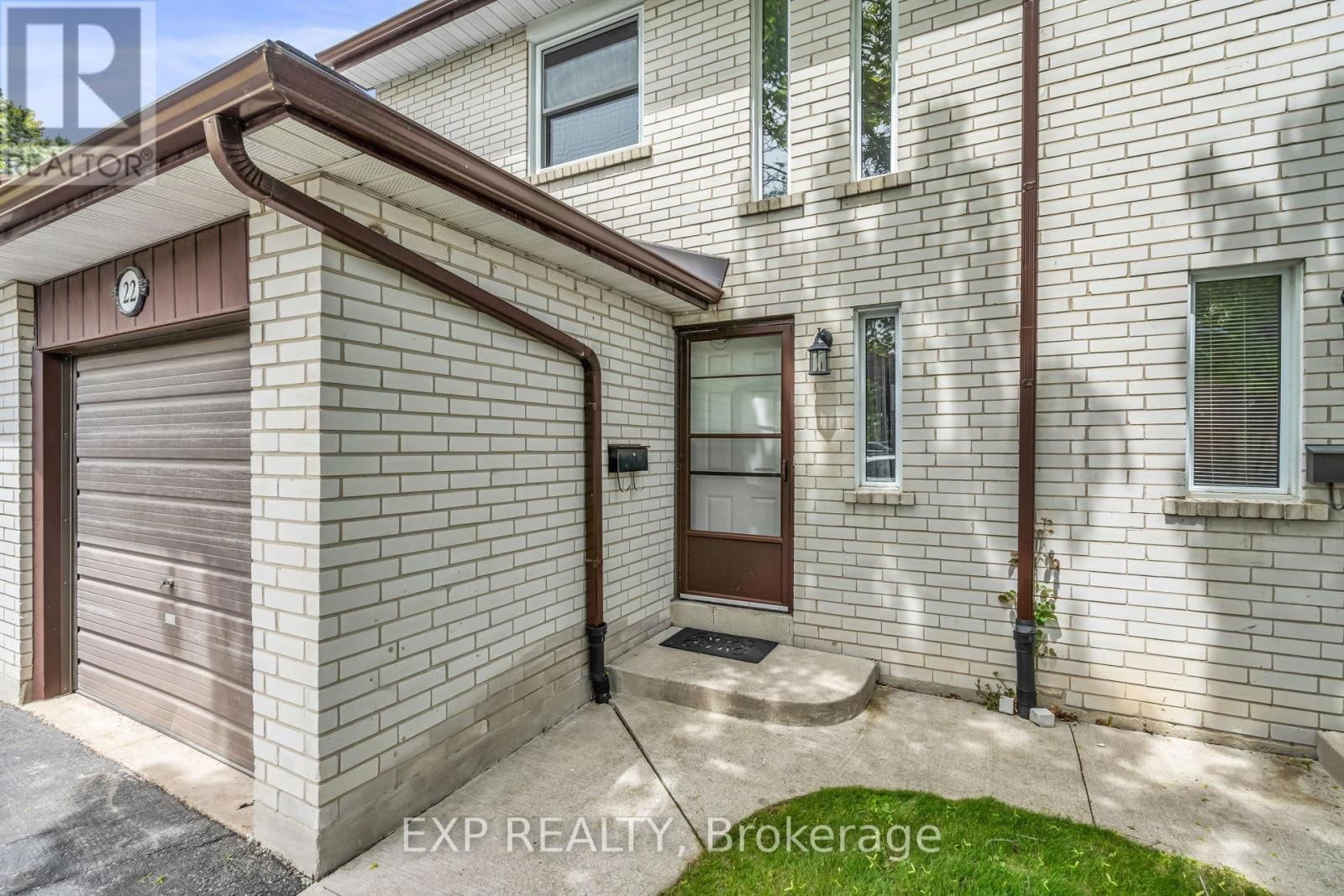 325 - 22 NILES WAY Image 47