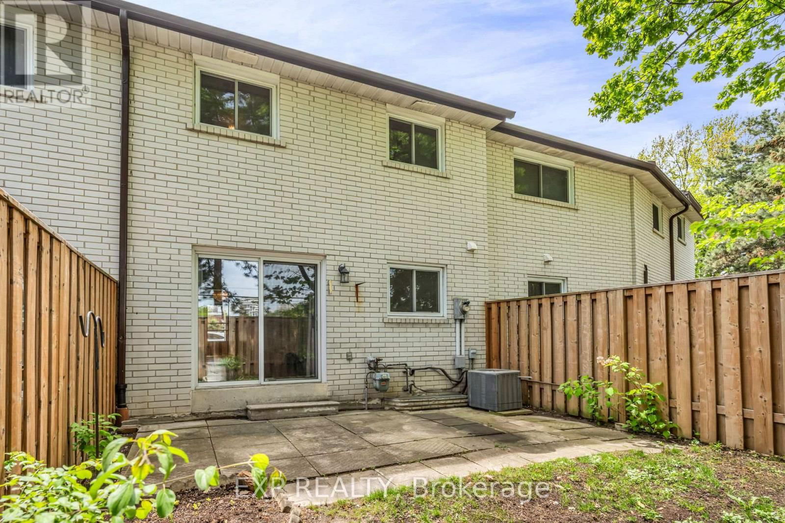 325 - 22 NILES WAY Image 48