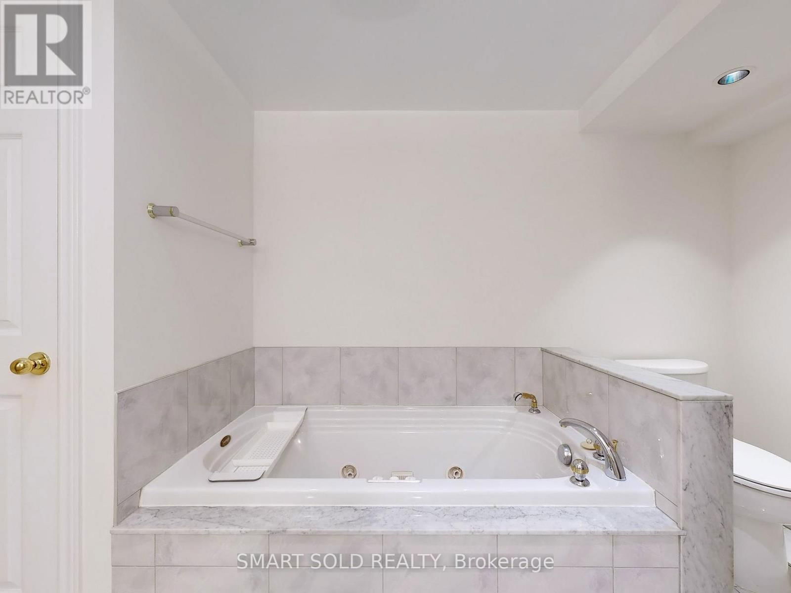 967 COMFORT LANE Image 31