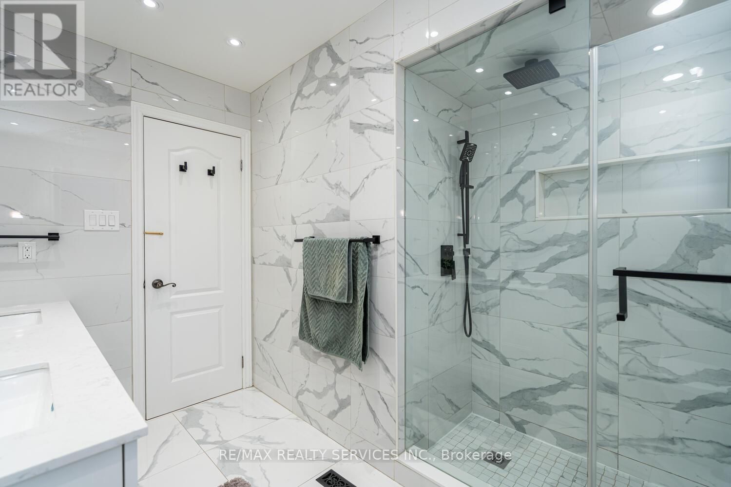 10 GOLD FINCH PLACE Image 33