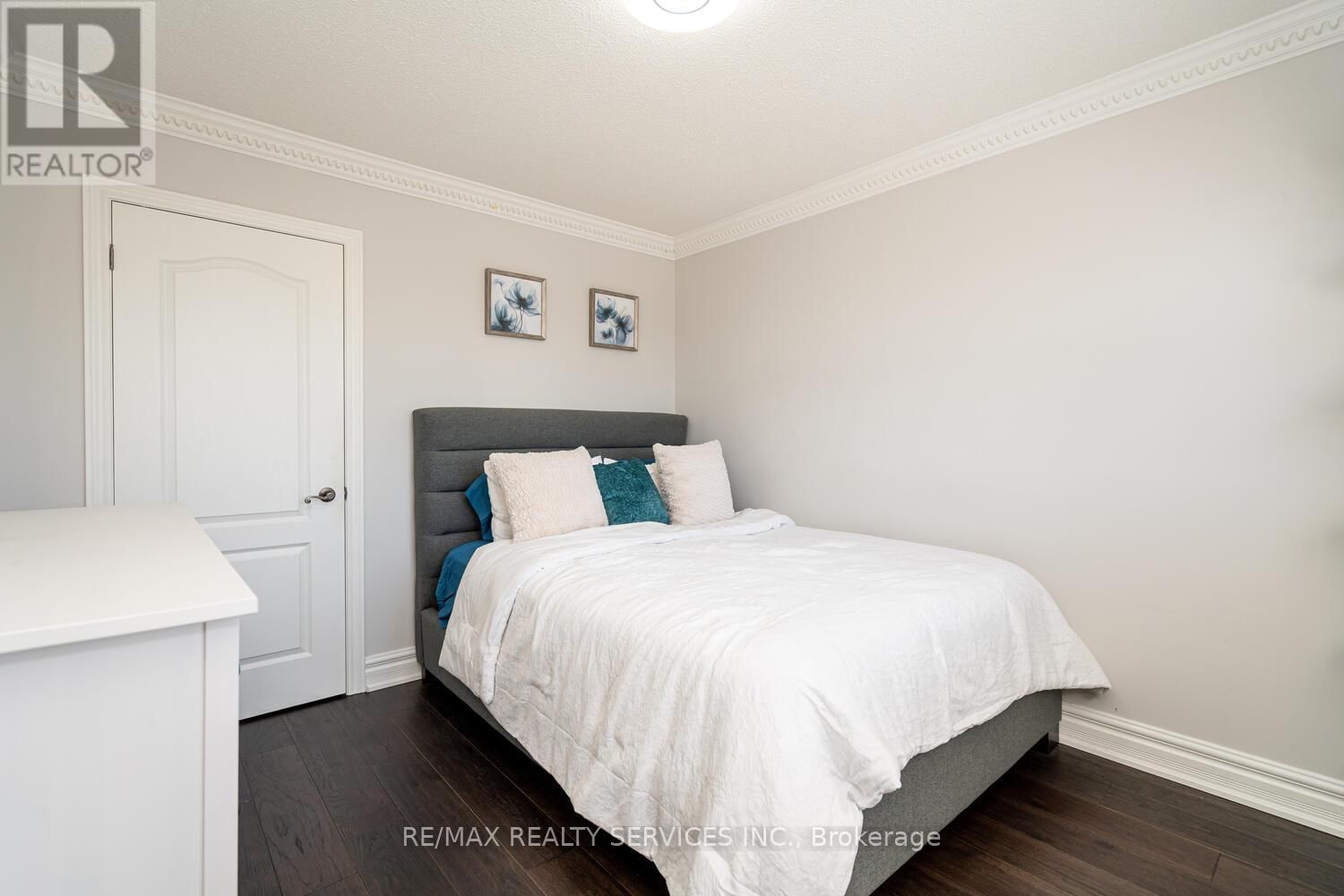 10 GOLD FINCH PLACE Image 36