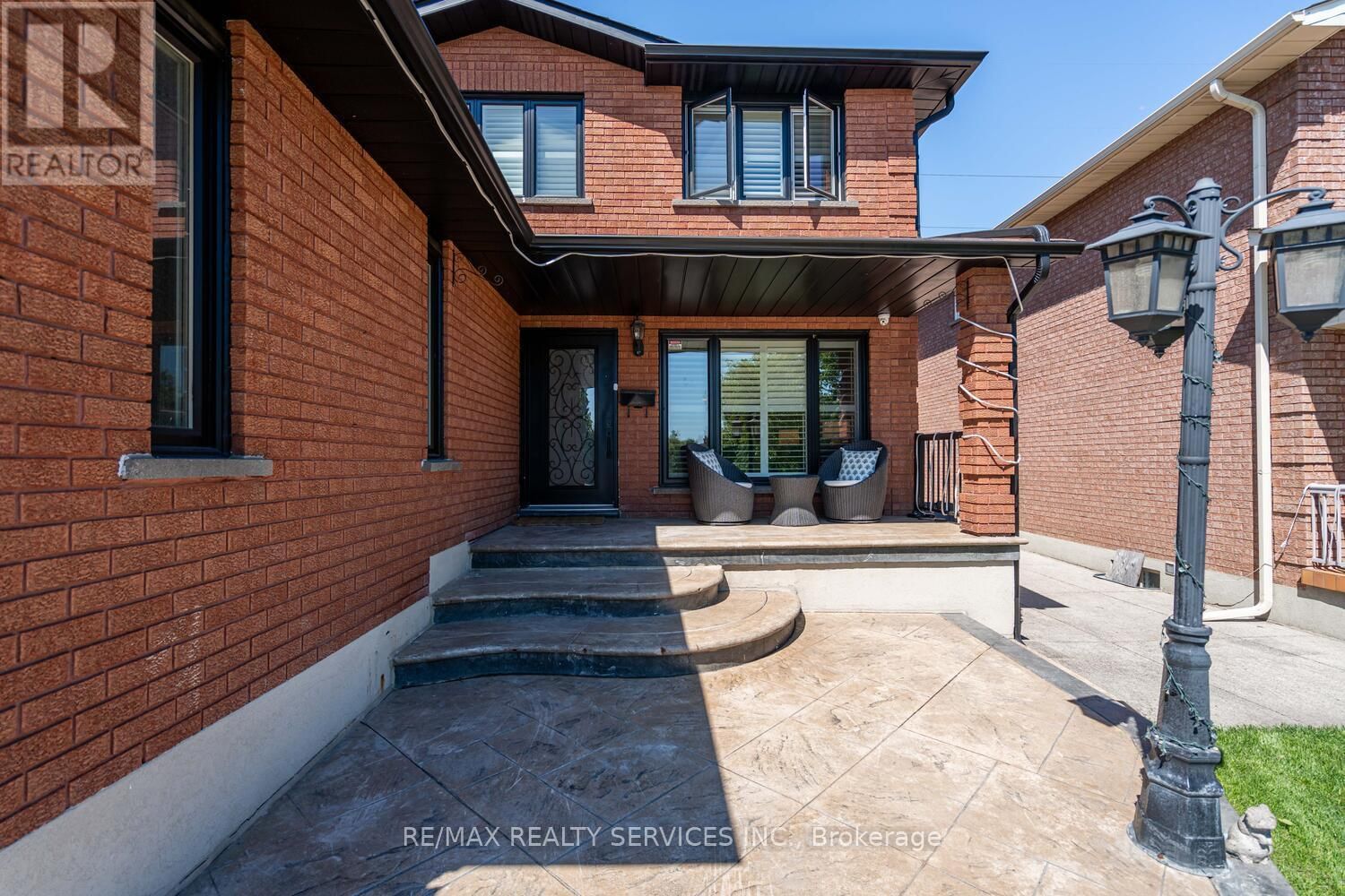 10 GOLD FINCH PLACE Image 5
