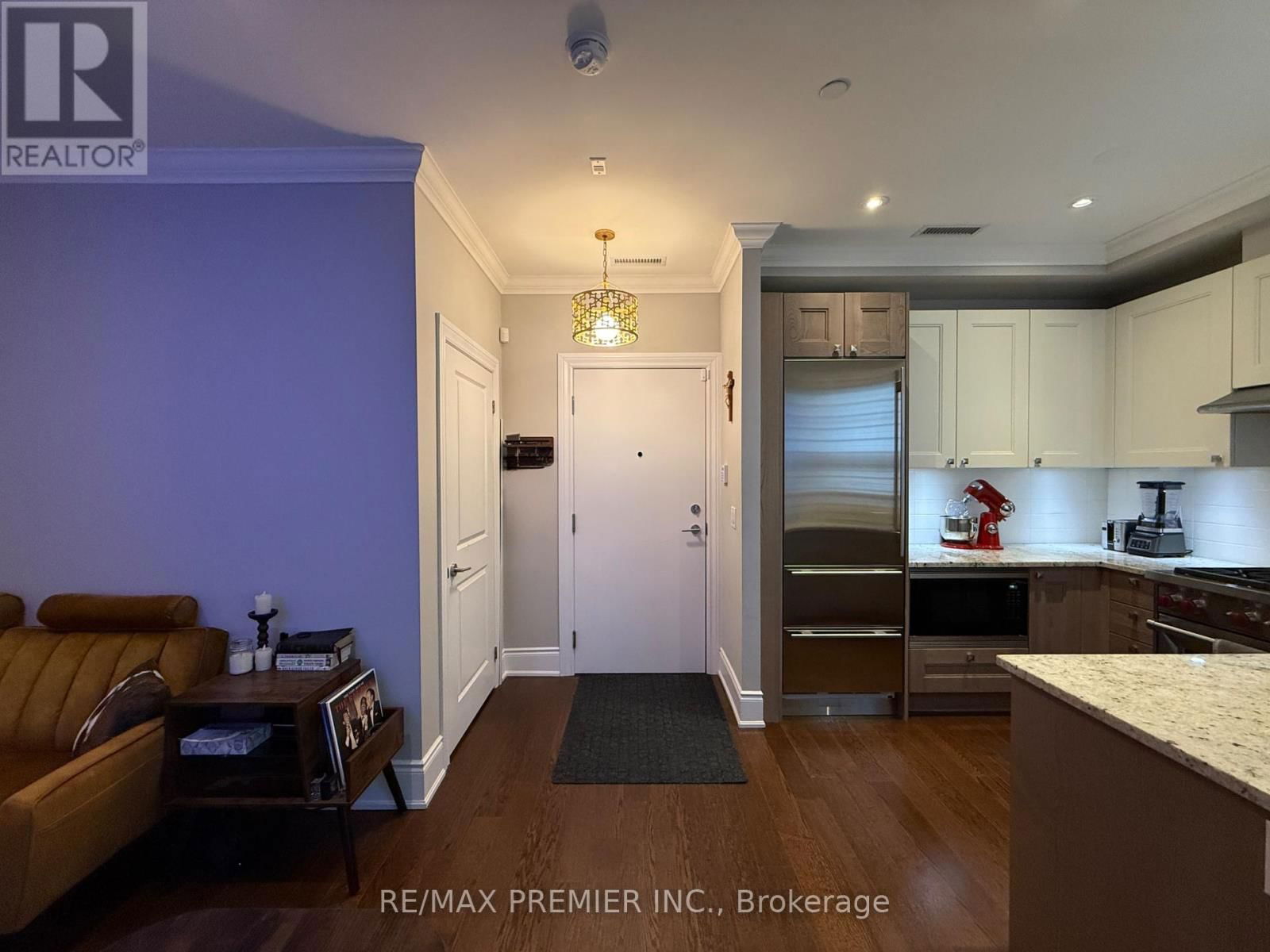 212 - 10360 ISLINGTON AVENUE Image 2