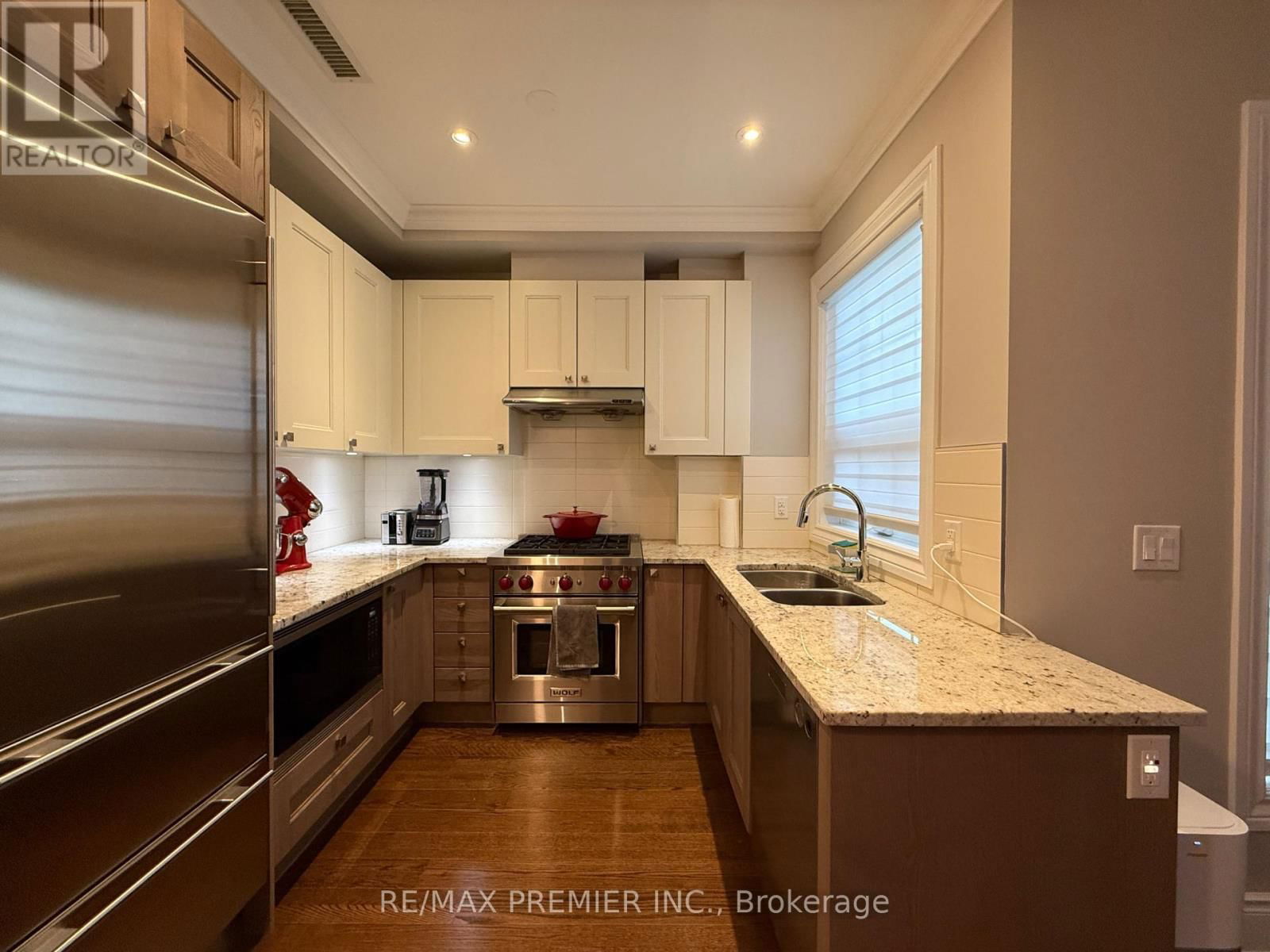 212 - 10360 ISLINGTON AVENUE Image 4