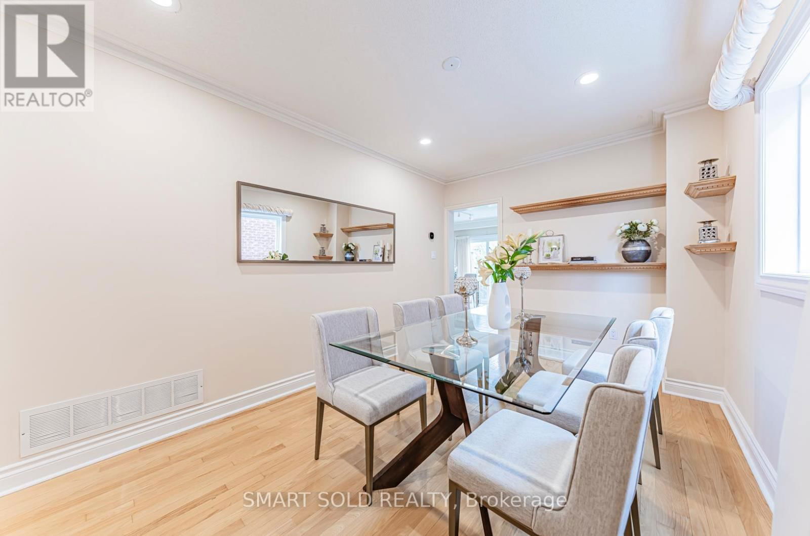 141 LARRATT LANE Image 10