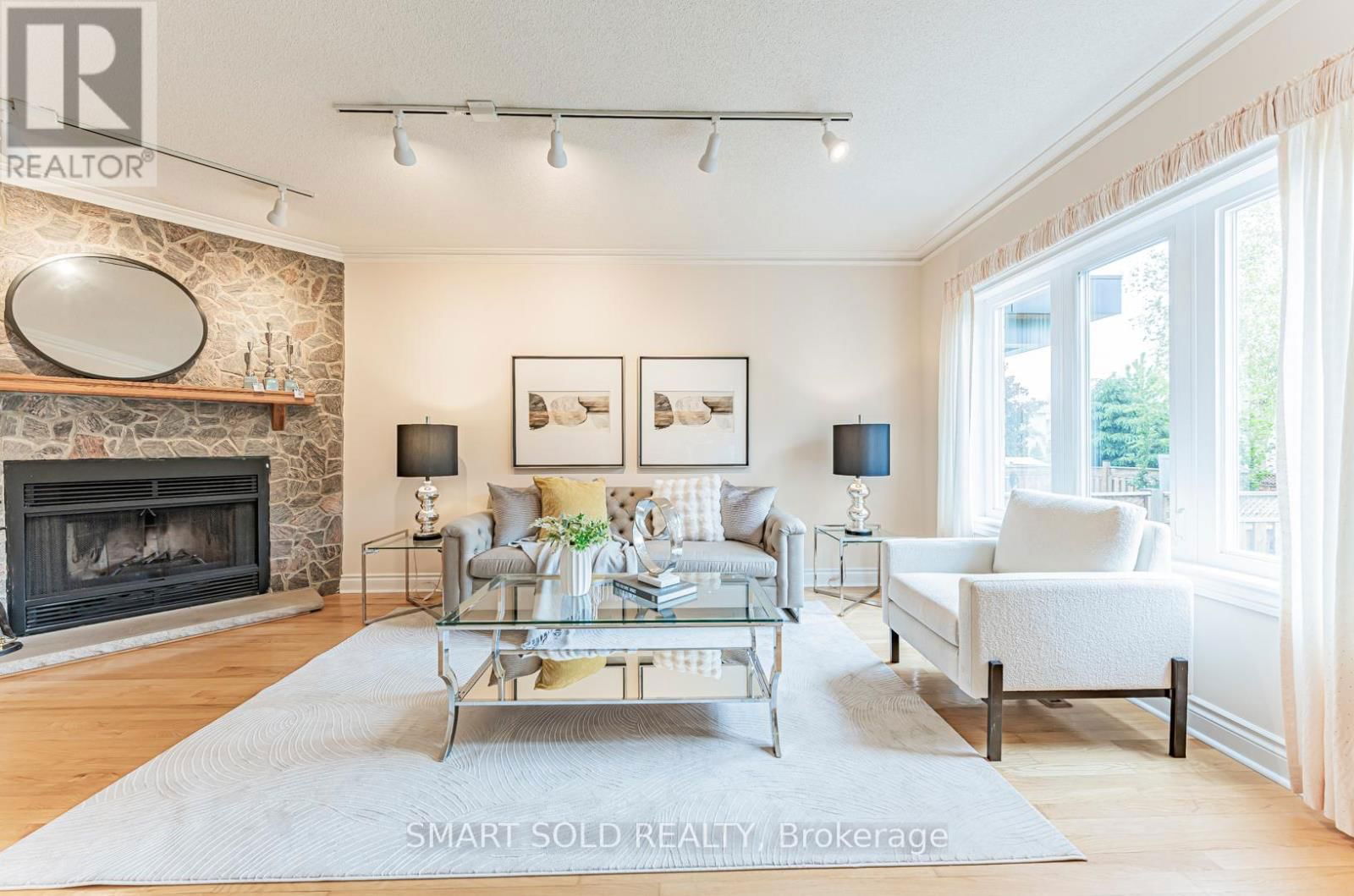 141 LARRATT LANE Image 12
