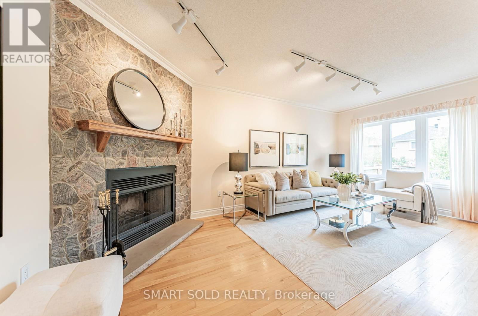 141 LARRATT LANE Image 15
