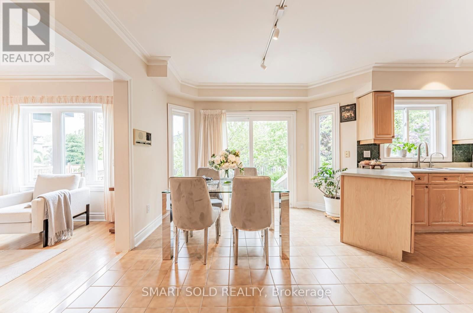141 LARRATT LANE Image 18